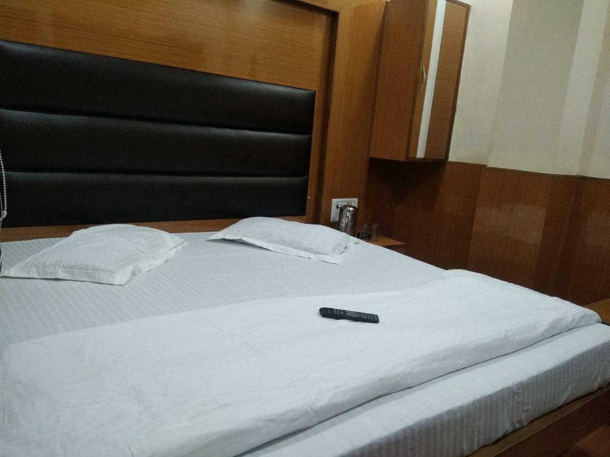 Silver Palace Hotel นิวเดลี ภายนอก รูปภาพ