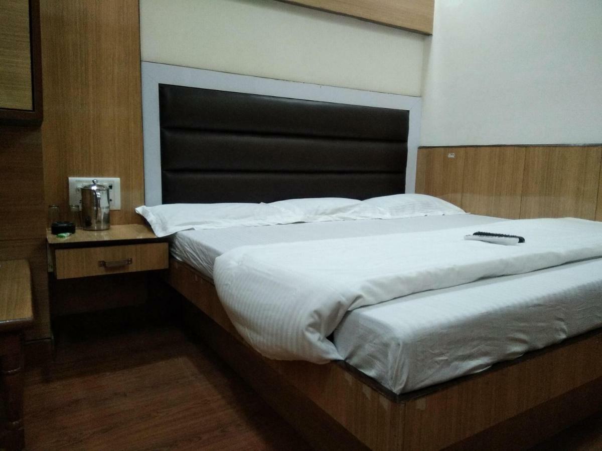 Silver Palace Hotel นิวเดลี ภายนอก รูปภาพ