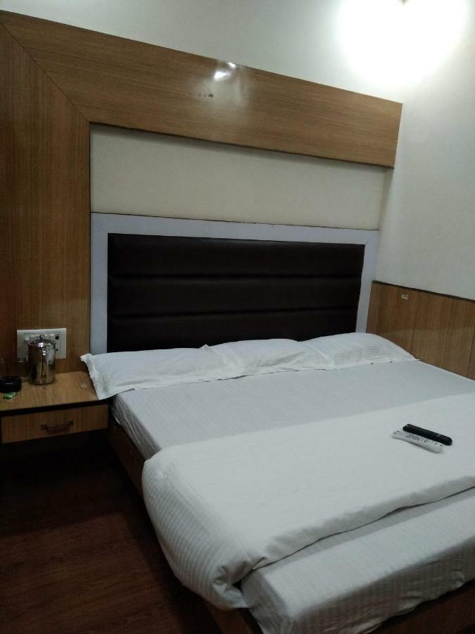 Silver Palace Hotel นิวเดลี ภายนอก รูปภาพ