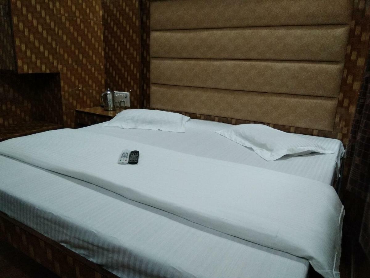 Silver Palace Hotel นิวเดลี ภายนอก รูปภาพ
